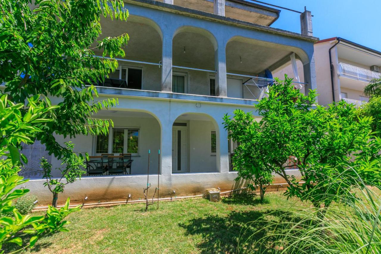 Apartment Olive Selce Exterior photo
